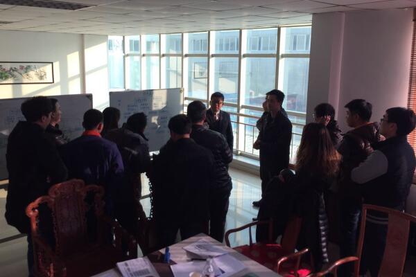 金學俊帶領大家討論精益生產推進戰略