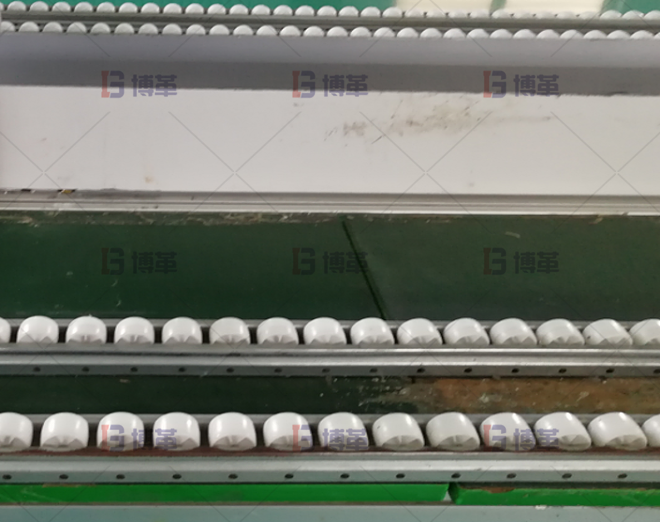 電子制造一般體積較小，使用精益管搭建貨架和無(wú)動(dòng)力滑動(dòng)部件，節(jié)約成本，提高效率。